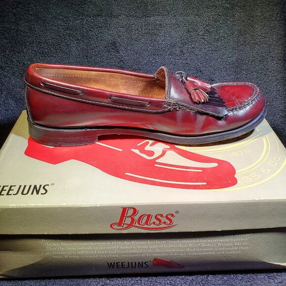 VINTAGE G H BASS KILTIE TASSEL SLIP ON WEEJUN LOAFERS...MADE IN USA